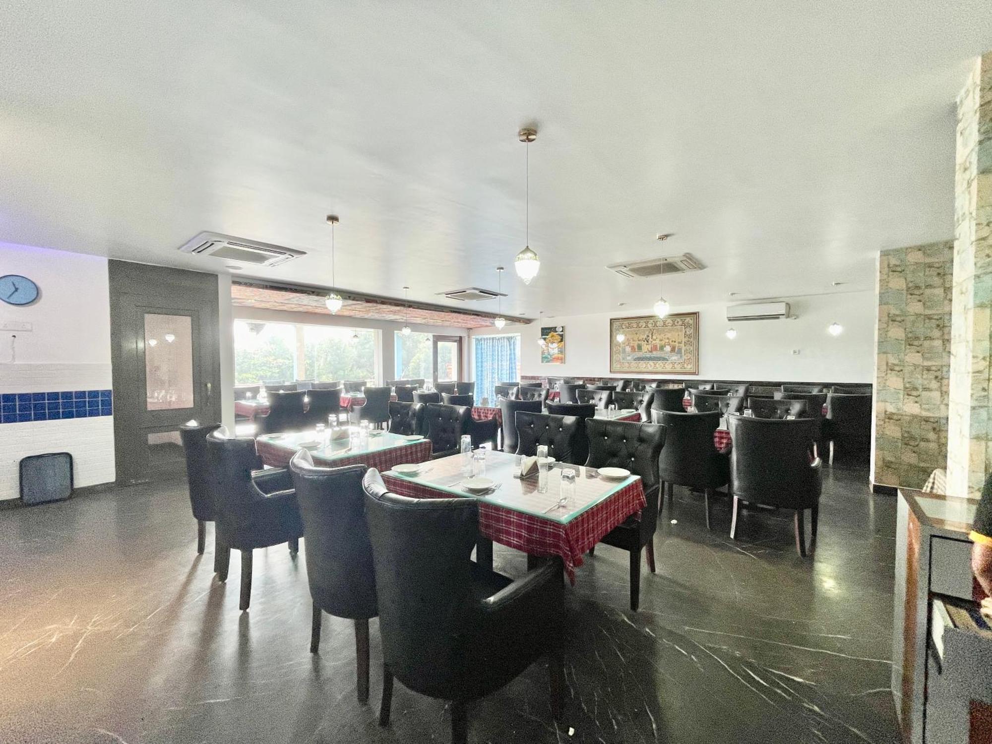 Hotel V-I Near Sea , Puri Private-Park -Gym-Spa Fully-Airconditioned-Hotel Lift-And-Parking-Facilities Breakfast-Included Exterior foto