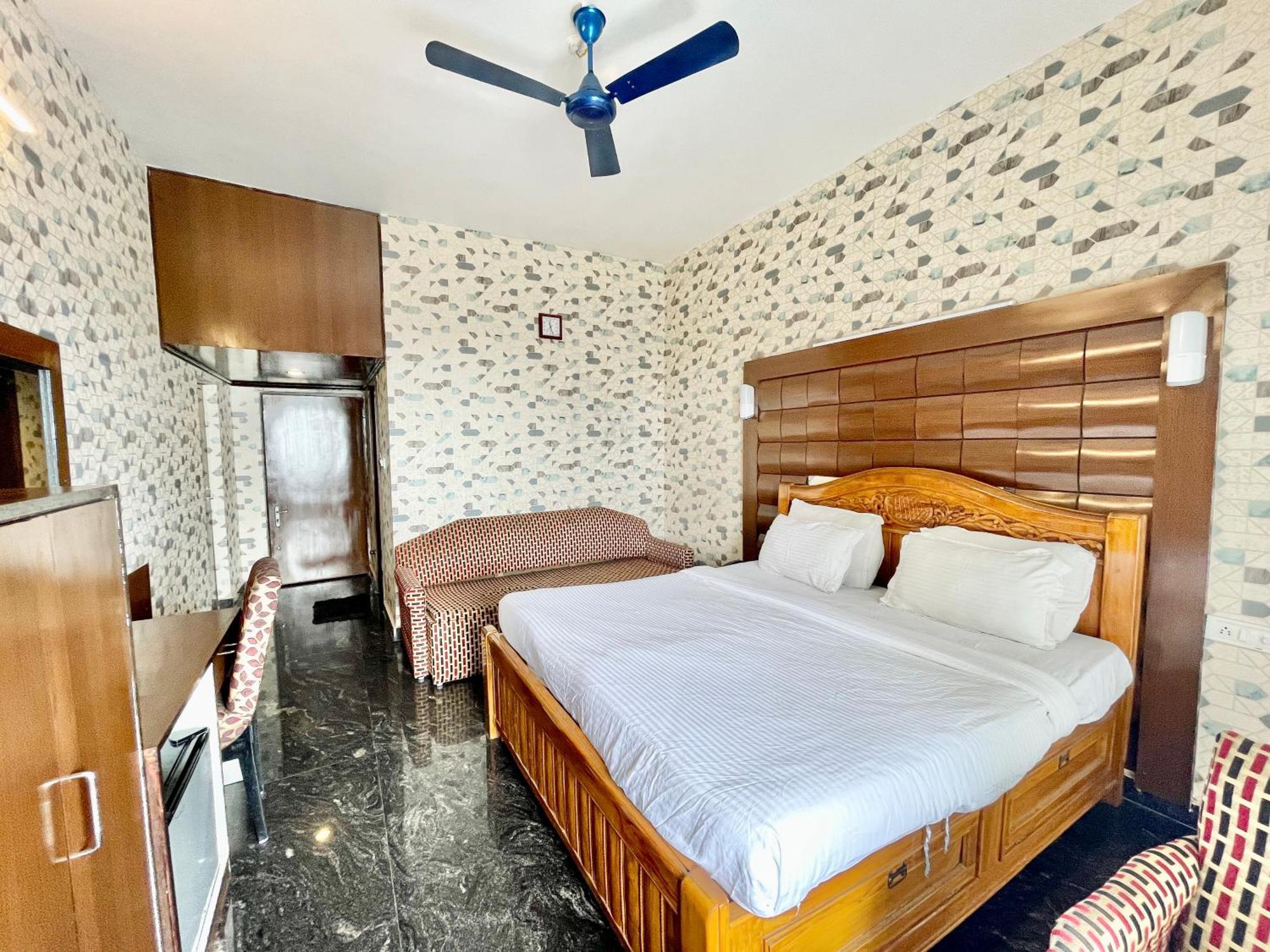 Hotel V-I Near Sea , Puri Private-Park -Gym-Spa Fully-Airconditioned-Hotel Lift-And-Parking-Facilities Breakfast-Included Exterior foto