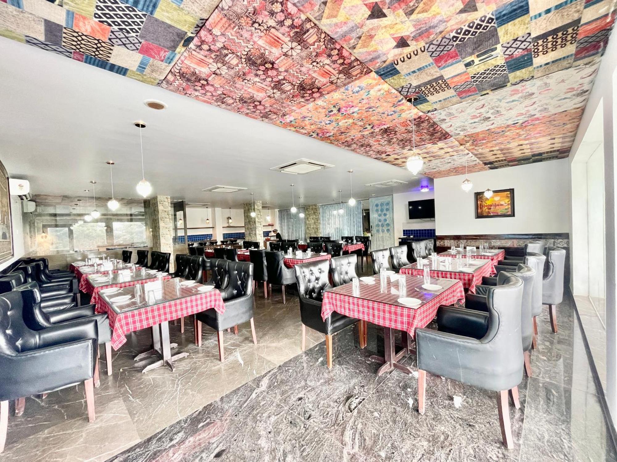 Hotel V-I Near Sea , Puri Private-Park -Gym-Spa Fully-Airconditioned-Hotel Lift-And-Parking-Facilities Breakfast-Included Exterior foto