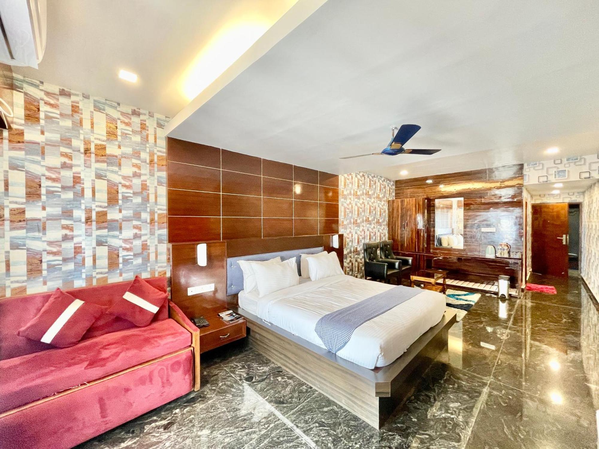 Hotel V-I Near Sea , Puri Private-Park -Gym-Spa Fully-Airconditioned-Hotel Lift-And-Parking-Facilities Breakfast-Included Exterior foto