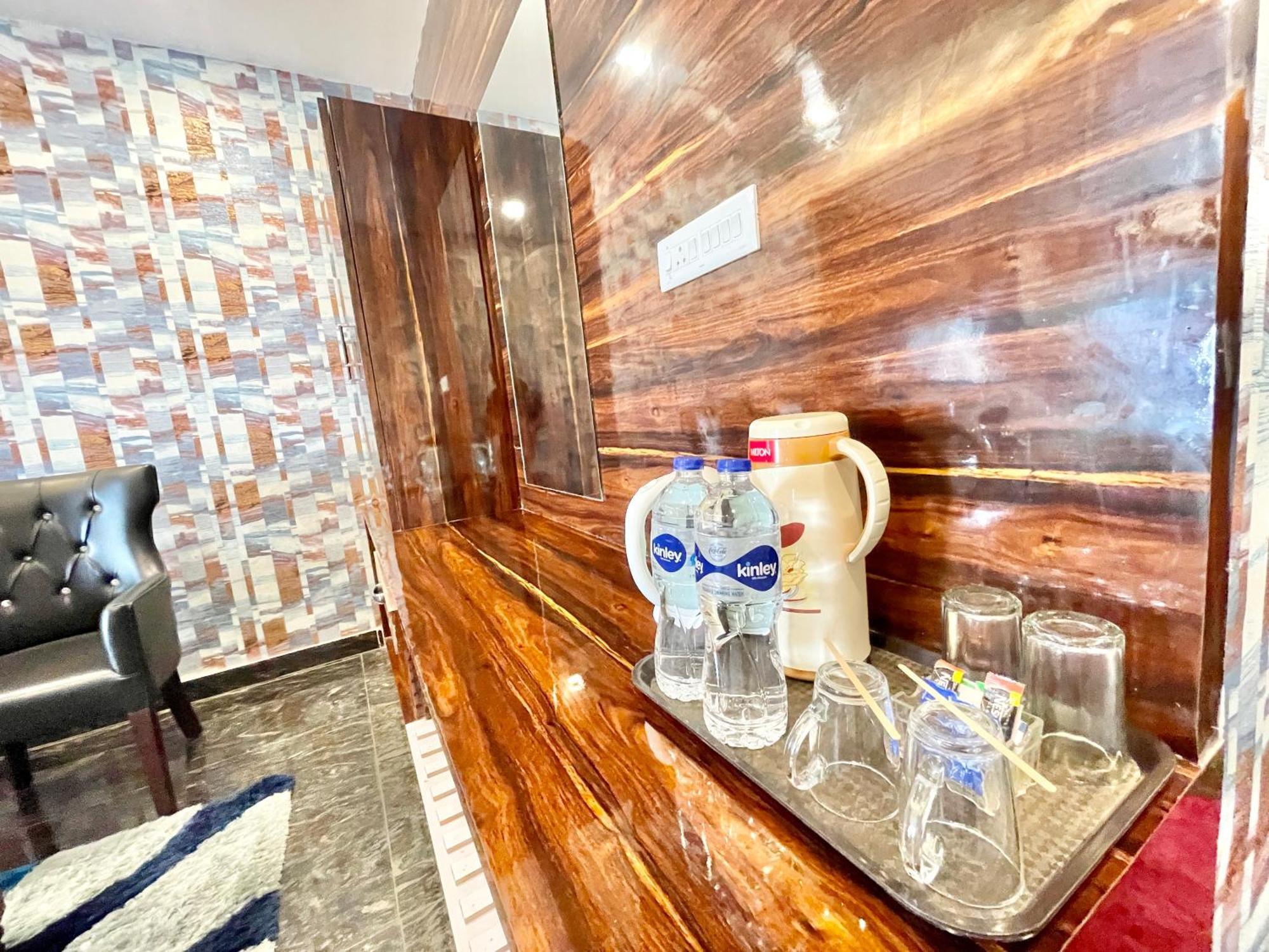 Hotel V-I Near Sea , Puri Private-Park -Gym-Spa Fully-Airconditioned-Hotel Lift-And-Parking-Facilities Breakfast-Included Exterior foto
