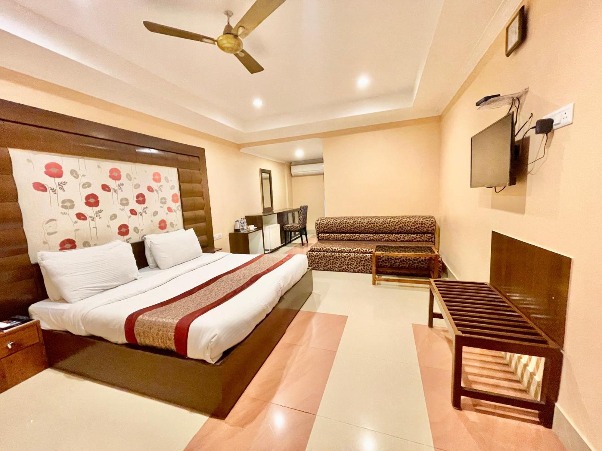 Hotel V-I Near Sea , Puri Private-Park -Gym-Spa Fully-Airconditioned-Hotel Lift-And-Parking-Facilities Breakfast-Included Exterior foto