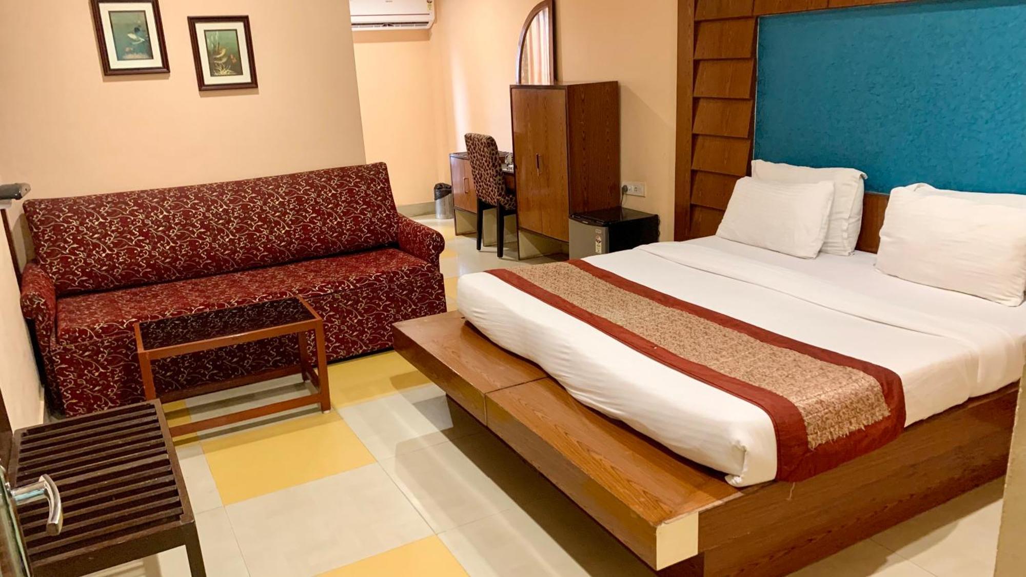 Hotel V-I Near Sea , Puri Private-Park -Gym-Spa Fully-Airconditioned-Hotel Lift-And-Parking-Facilities Breakfast-Included Exterior foto