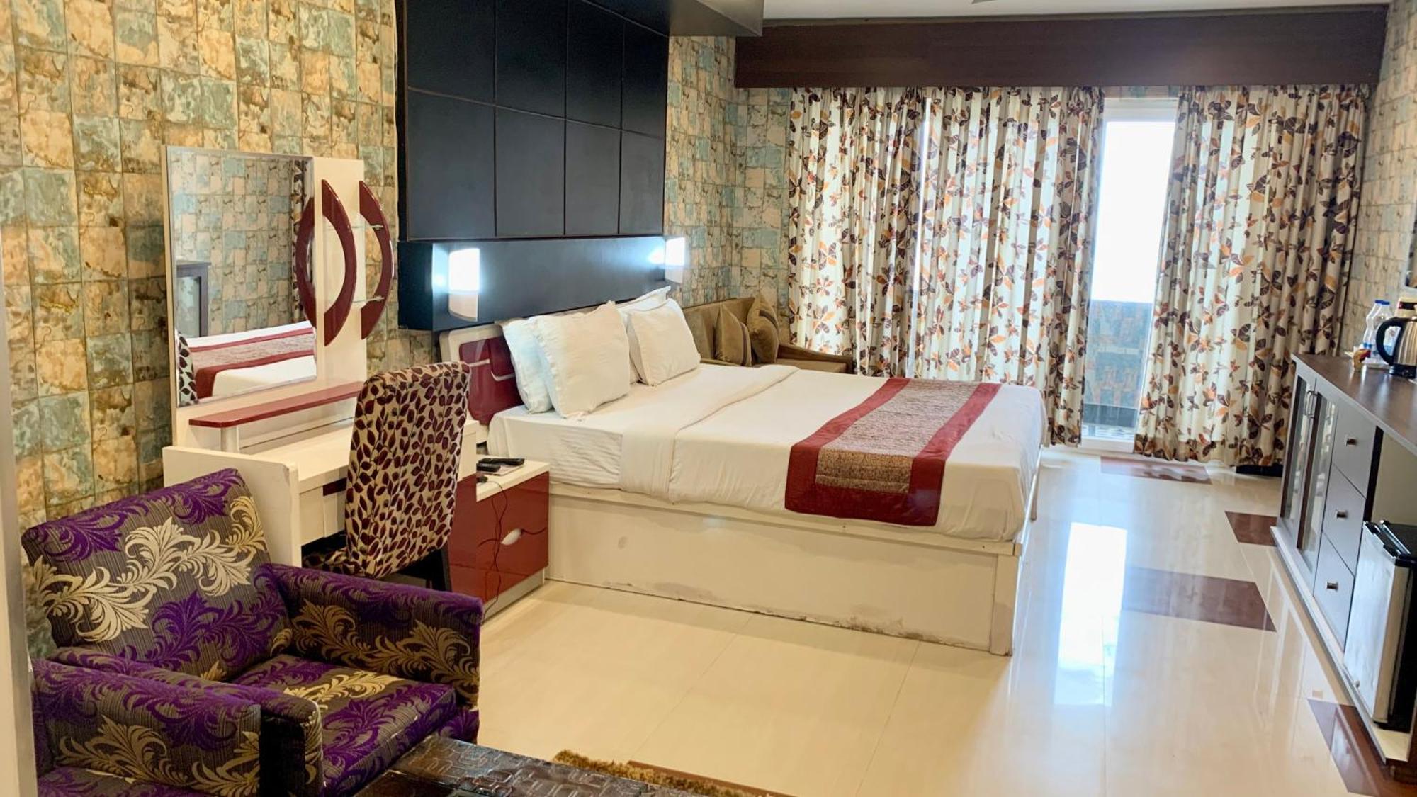 Hotel V-I Near Sea , Puri Private-Park -Gym-Spa Fully-Airconditioned-Hotel Lift-And-Parking-Facilities Breakfast-Included Exterior foto